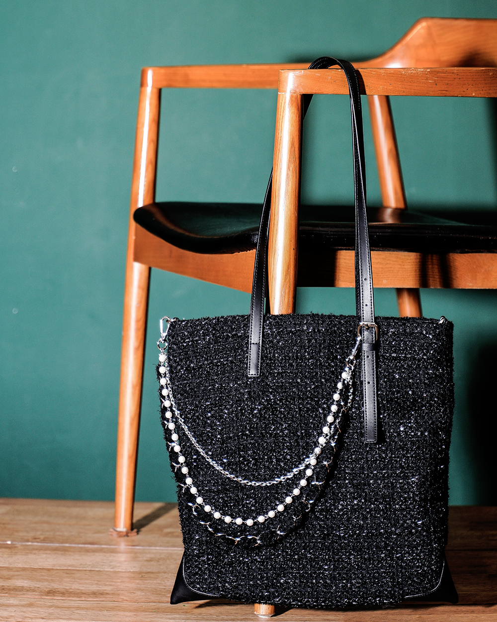 Tweed Square Shine Black + Tweed Chain, Tweed Logo Tag